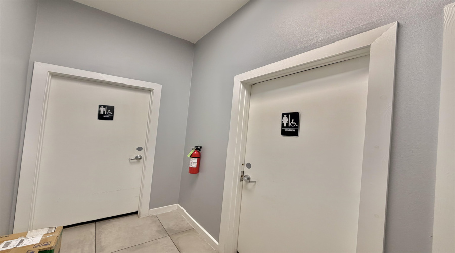 2508 San Bernardo Ave, Laredo, Texas 78040, 1 Room Rooms,2 BathroomsBathrooms,Commercial retail/office,For Rent,2508 San Bernardo Ave,20263583