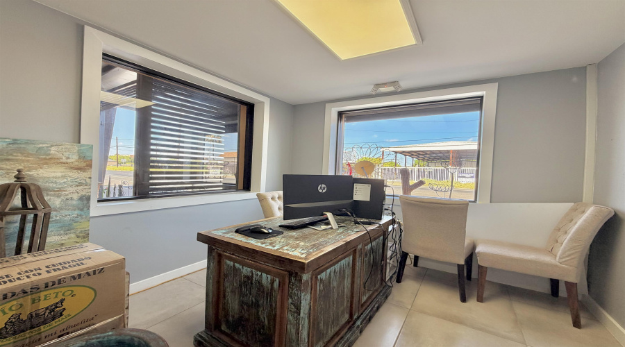 2508 San Bernardo Ave, Laredo, Texas 78040, 1 Room Rooms,2 BathroomsBathrooms,Commercial retail/office,For Rent,2508 San Bernardo Ave,20263583