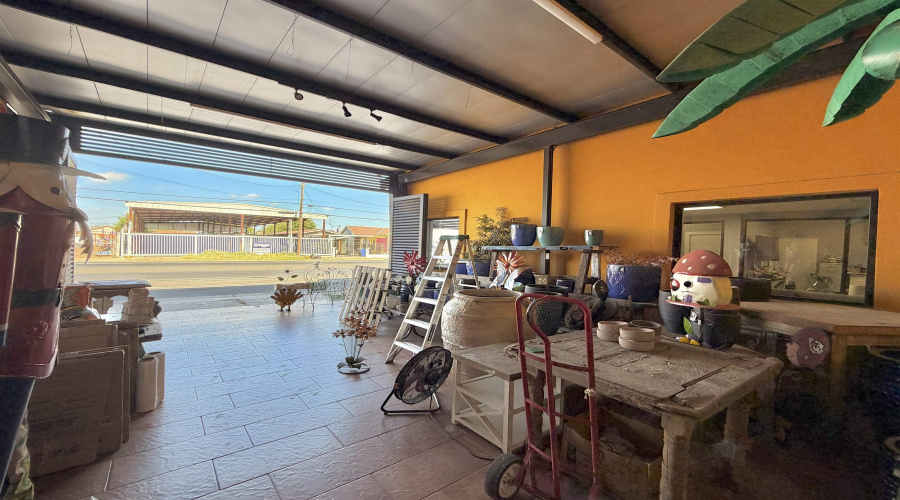 2508 San Bernardo Ave, Laredo, Texas 78040, 1 Room Rooms,2 BathroomsBathrooms,Commercial retail/office,For Rent,2508 San Bernardo Ave,20263583