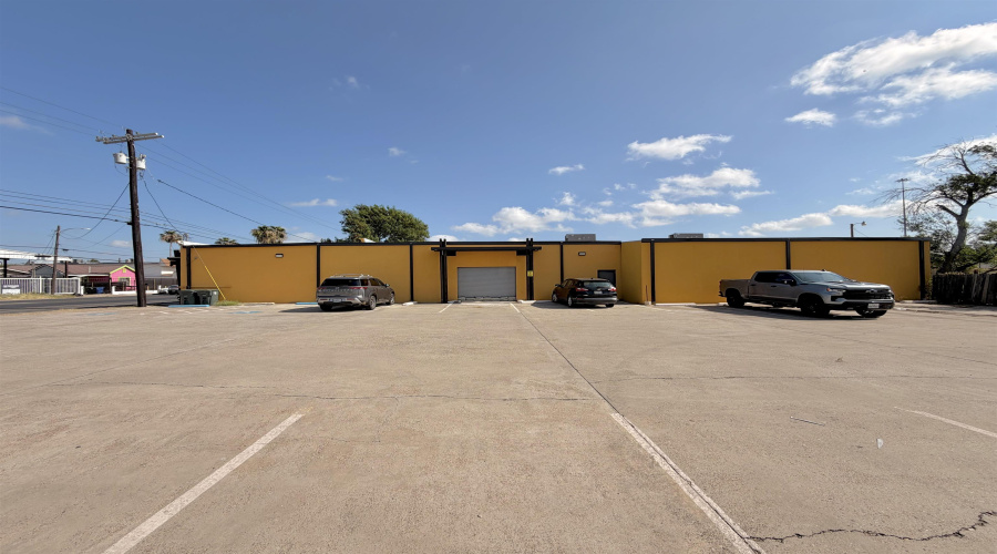 2508 San Bernardo Ave, Laredo, Texas 78040, 1 Room Rooms,2 BathroomsBathrooms,Commercial retail/office,For Rent,2508 San Bernardo Ave,20263583