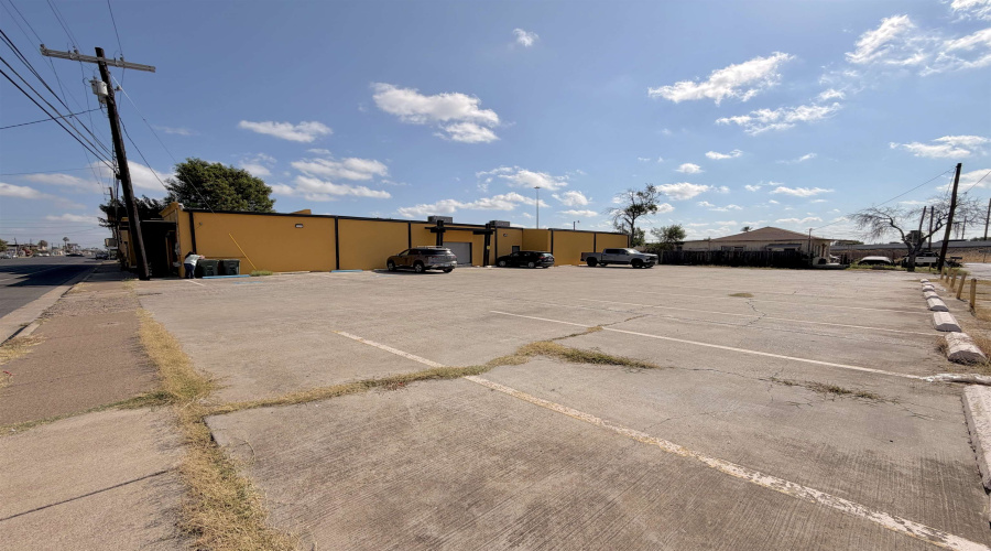 2508 San Bernardo Ave, Laredo, Texas 78040, 1 Room Rooms,2 BathroomsBathrooms,Commercial retail/office,For Rent,2508 San Bernardo Ave,20263583