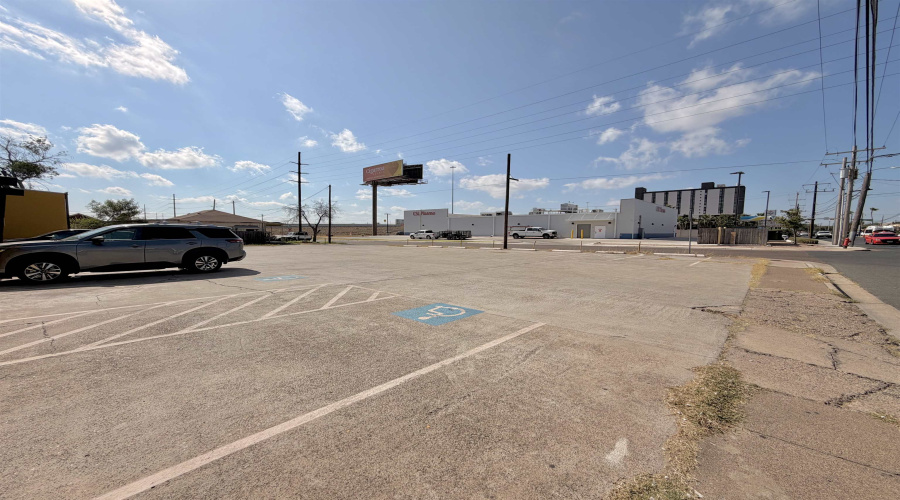 2508 San Bernardo Ave, Laredo, Texas 78040, 1 Room Rooms,2 BathroomsBathrooms,Commercial retail/office,For Rent,2508 San Bernardo Ave,20263583