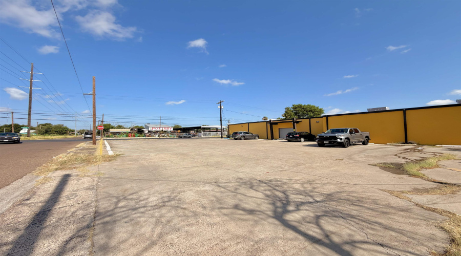 2508 San Bernardo Ave, Laredo, Texas 78040, 1 Room Rooms,2 BathroomsBathrooms,Commercial retail/office,For Rent,2508 San Bernardo Ave,20263583