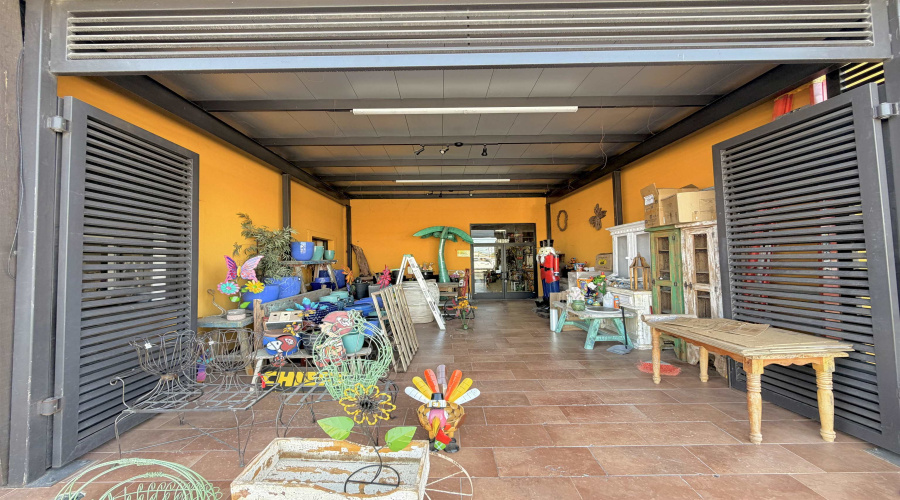2508 San Bernardo Ave, Laredo, Texas 78040, 1 Room Rooms,2 BathroomsBathrooms,Commercial retail/office,For Rent,2508 San Bernardo Ave,20263583