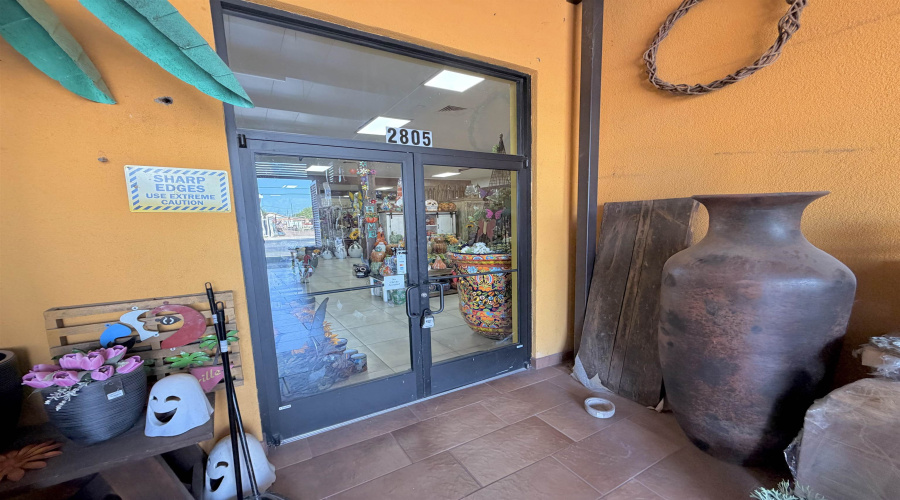 2508 San Bernardo Ave, Laredo, Texas 78040, 1 Room Rooms,2 BathroomsBathrooms,Commercial retail/office,For Rent,2508 San Bernardo Ave,20263583