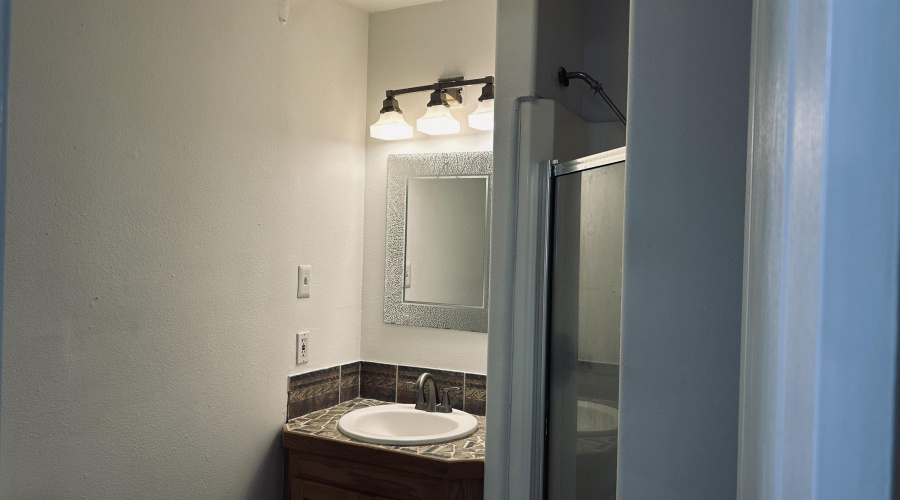 308 Cambridge Lp, Laredo, Texas 78045, 3 Bedrooms Bedrooms, 8 Rooms Rooms,3 BathroomsBathrooms,Residential,For Rent,308 Cambridge Lp,20263578