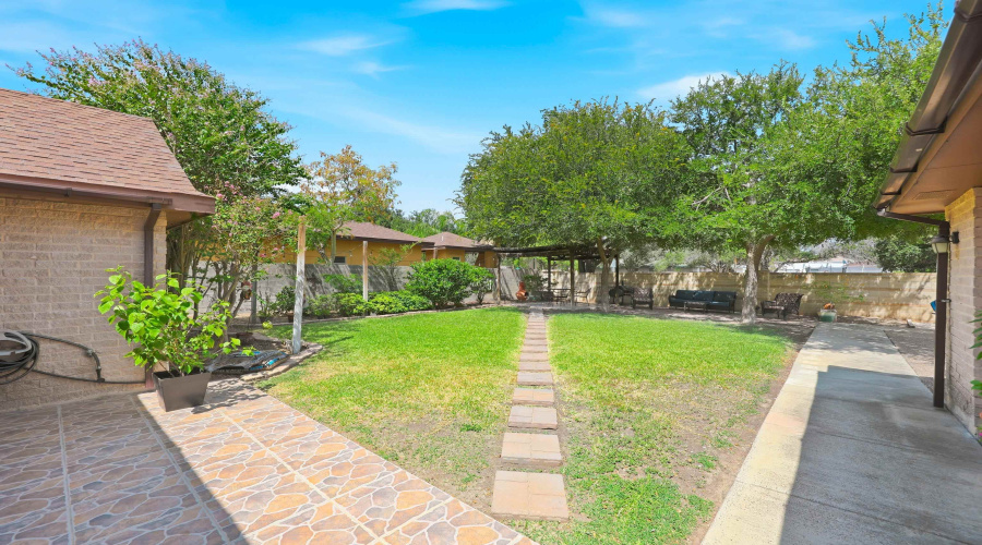 3301 Winsome Ct, Laredo, Texas 78045, 4 Bedrooms Bedrooms, 7 Rooms Rooms,2 BathroomsBathrooms,Residential,For Sale,3301 Winsome Ct,20263579