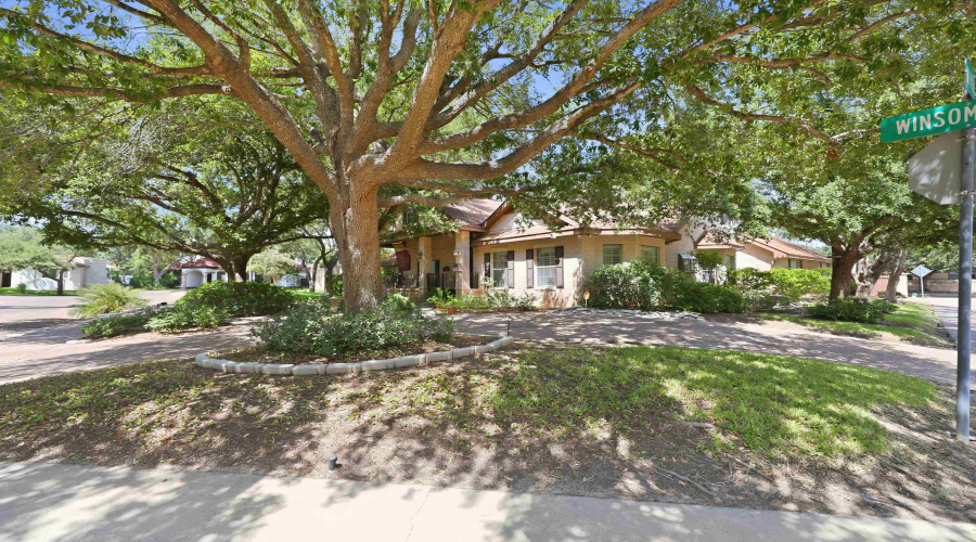 3301 Winsome Ct, Laredo, Texas 78045, 4 Bedrooms Bedrooms, 7 Rooms Rooms,2 BathroomsBathrooms,Residential,For Sale,3301 Winsome Ct,20263579