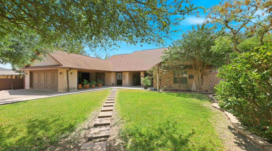 3301 Winsome Ct, Laredo, Texas 78045, 4 Bedrooms Bedrooms, 7 Rooms Rooms,2 BathroomsBathrooms,Residential,For Sale,3301 Winsome Ct,20263579