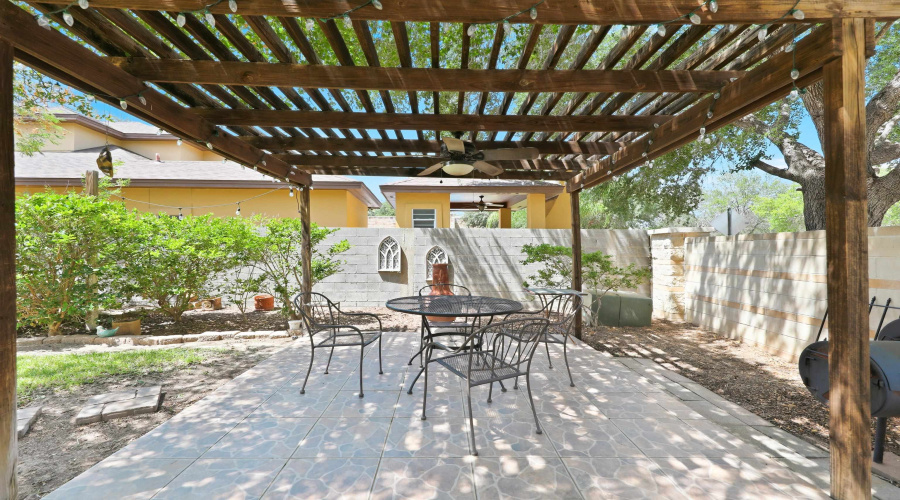 3301 Winsome Ct, Laredo, Texas 78045, 4 Bedrooms Bedrooms, 7 Rooms Rooms,2 BathroomsBathrooms,Residential,For Sale,3301 Winsome Ct,20263579