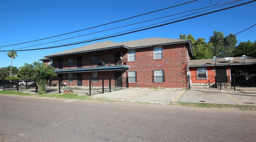 103 Mims Ave, Laredo, Texas 78041, 1 Bedroom Bedrooms, 2 Rooms Rooms,1 BathroomBathrooms,Residential,For Rent,103 Mims Ave,20263580