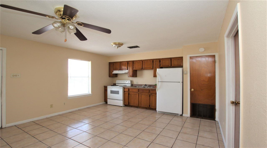 103 Mims Ave, Laredo, Texas 78041, 1 Bedroom Bedrooms, 2 Rooms Rooms,1 BathroomBathrooms,Residential,For Rent,103 Mims Ave,20263580