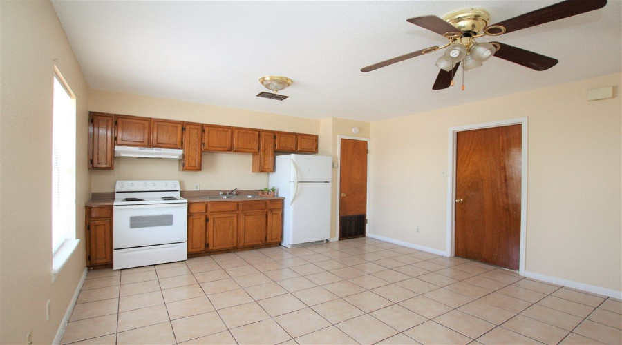 103 Mims Ave, Laredo, Texas 78041, 1 Bedroom Bedrooms, 2 Rooms Rooms,1 BathroomBathrooms,Residential,For Rent,103 Mims Ave,20263580