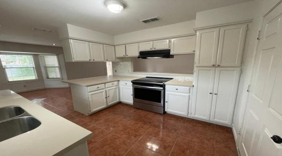 316 Oklahoma St, Laredo, Texas 78041-3136, 3 Bedrooms Bedrooms, 7 Rooms Rooms,2 BathroomsBathrooms,Residential,For Rent,316 Oklahoma St,20263582