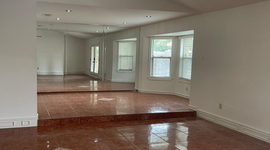 316 Oklahoma St, Laredo, Texas 78041-3136, 3 Bedrooms Bedrooms, 7 Rooms Rooms,2 BathroomsBathrooms,Residential,For Rent,316 Oklahoma St,20263582