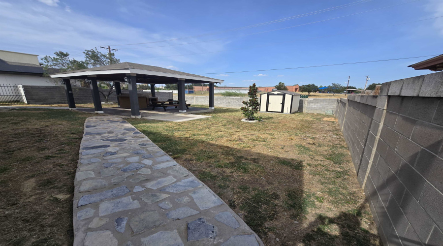 9819 Sweetwind Dr, Laredo, Texas 78045, 4 Bedrooms Bedrooms, 7 Rooms Rooms,2 BathroomsBathrooms,Residential,For Rent,9819 Sweetwind Dr,20263584