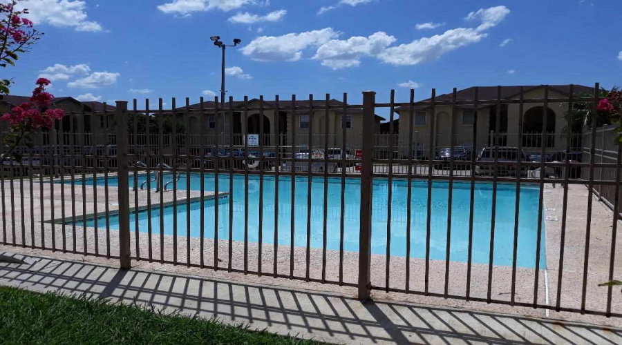 9804 Cantera Ct, Laredo, Texas 78045, 2 Bedrooms Bedrooms, 4 Rooms Rooms,2 BathroomsBathrooms,Residential,For Rent,9804 Cantera Ct,20263597