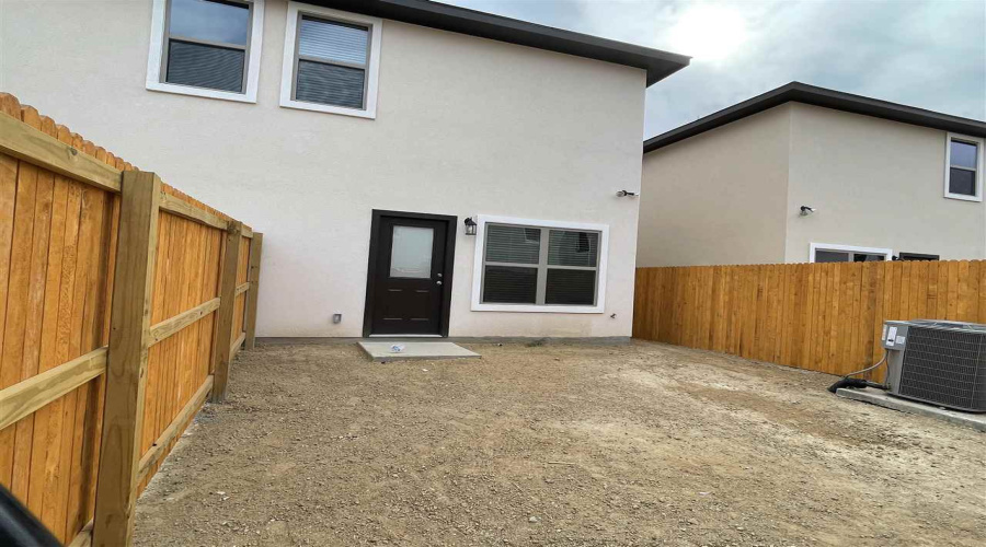 235 Welland Dr., Laredo, Texas 78045, 3 Bedrooms Bedrooms, 5 Rooms Rooms,2 BathroomsBathrooms,Residential,For Rent,235 Welland Dr.,20263598
