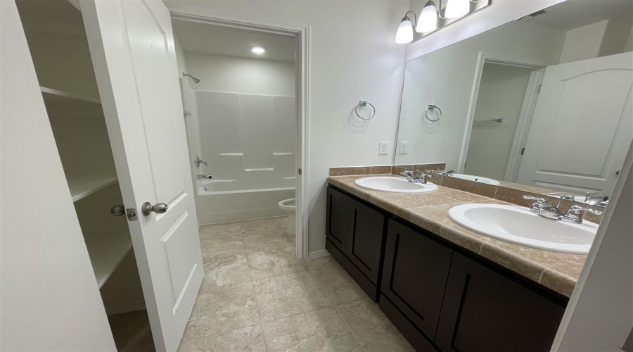 235 Welland Dr., Laredo, Texas 78045, 3 Bedrooms Bedrooms, 5 Rooms Rooms,2 BathroomsBathrooms,Residential,For Rent,235 Welland Dr.,20263598