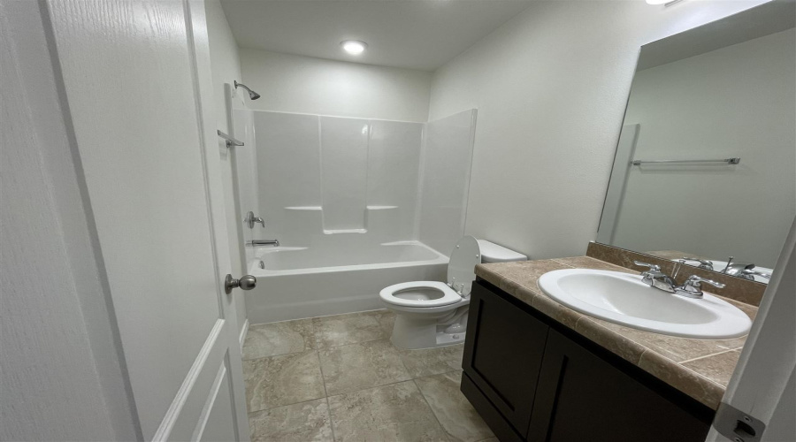 235 Welland Dr., Laredo, Texas 78045, 3 Bedrooms Bedrooms, 5 Rooms Rooms,2 BathroomsBathrooms,Residential,For Rent,235 Welland Dr.,20263598