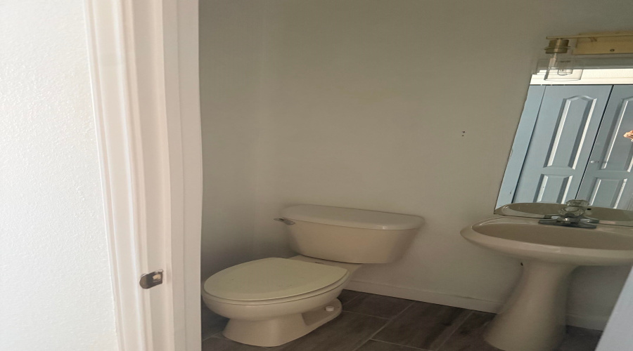 1016 Dicky Lane, Laredo, Texas 78043, 2 Bedrooms Bedrooms, 4 Rooms Rooms,1 BathroomBathrooms,Residential,For Rent,1016 Dicky Lane,20263600