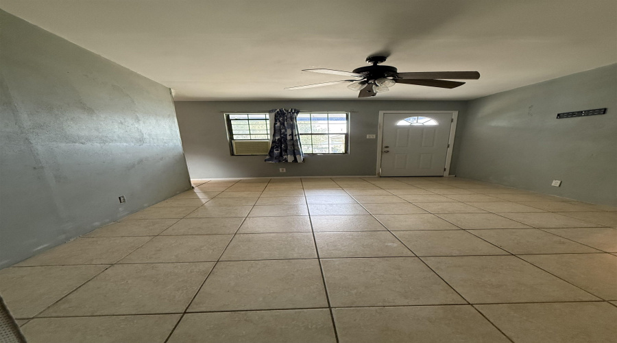 2917 Boulanger St, Laredo, Texas 78043, 2 Bedrooms Bedrooms, 4 Rooms Rooms,1 BathroomBathrooms,Residential,For Sale,2917 Boulanger St,20263601