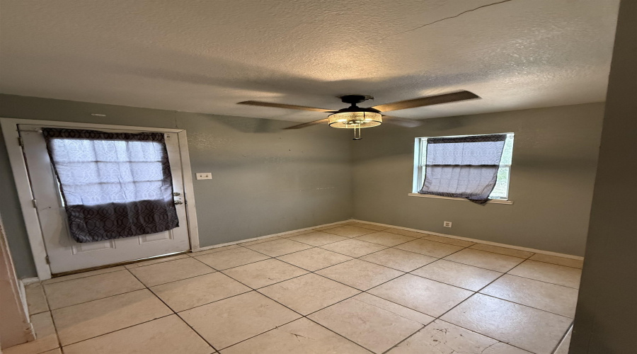2917 Boulanger St, Laredo, Texas 78043, 2 Bedrooms Bedrooms, 4 Rooms Rooms,1 BathroomBathrooms,Residential,For Sale,2917 Boulanger St,20263601