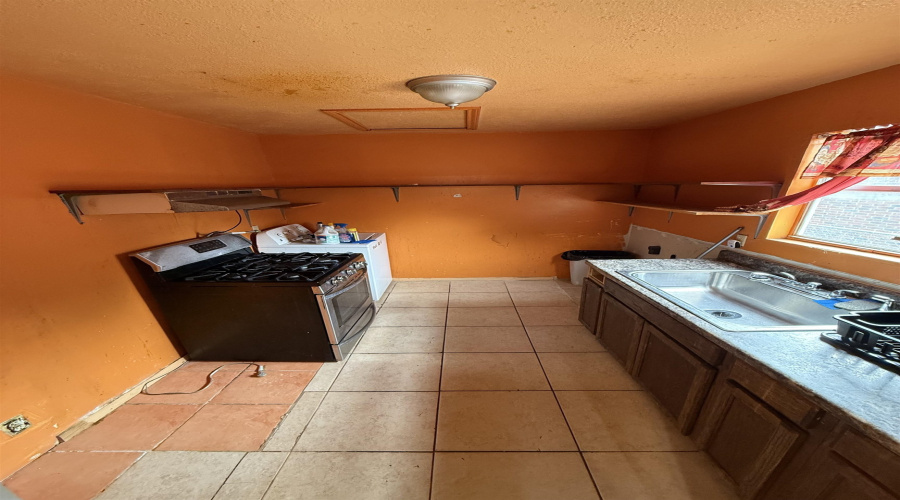 2917 Boulanger St, Laredo, Texas 78043, 2 Bedrooms Bedrooms, 4 Rooms Rooms,1 BathroomBathrooms,Residential,For Sale,2917 Boulanger St,20263601