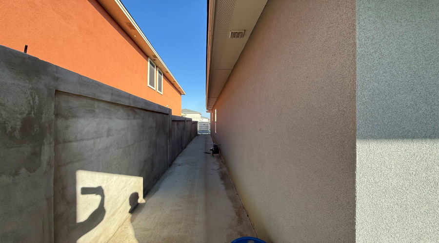 2711 Corsican Ln., Laredo, Texas 78046, 4 Bedrooms Bedrooms, 7 Rooms Rooms,2 BathroomsBathrooms,Residential,For Sale,2711 Corsican Ln.,20263604