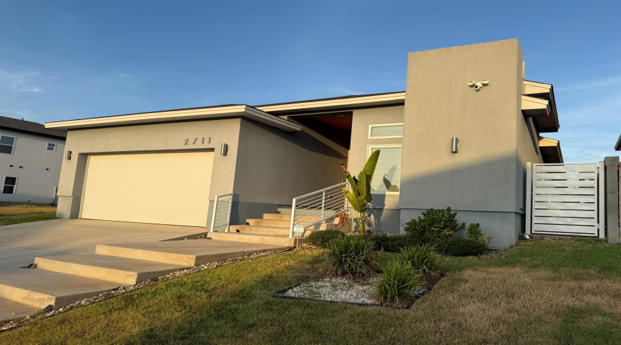 2711 Corsican Ln., Laredo, Texas 78046, 4 Bedrooms Bedrooms, 7 Rooms Rooms,2 BathroomsBathrooms,Residential,For Sale,2711 Corsican Ln.,20263604