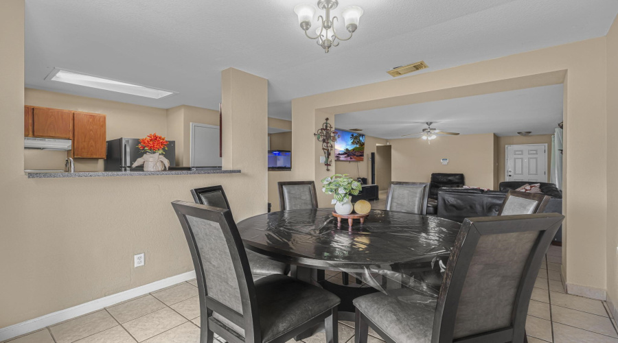 3243 Saint Kathryn Lp, Laredo, Texas 78046, 3 Bedrooms Bedrooms, 5 Rooms Rooms,2 BathroomsBathrooms,Residential,For Sale,3243 Saint Kathryn Lp,20263605