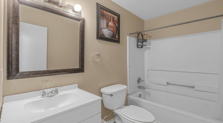3243 Saint Kathryn Lp, Laredo, Texas 78046, 3 Bedrooms Bedrooms, 5 Rooms Rooms,2 BathroomsBathrooms,Residential,For Sale,3243 Saint Kathryn Lp,20263605