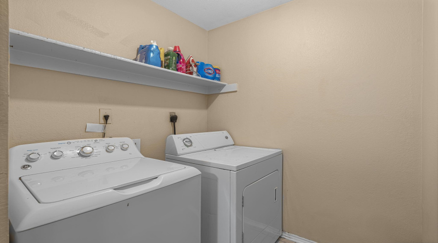 3243 Saint Kathryn Lp, Laredo, Texas 78046, 3 Bedrooms Bedrooms, 5 Rooms Rooms,2 BathroomsBathrooms,Residential,For Sale,3243 Saint Kathryn Lp,20263605