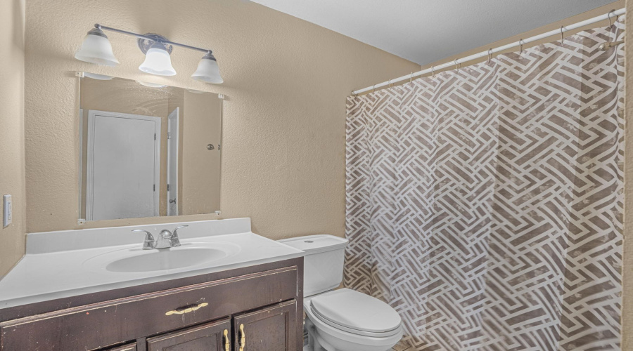 3243 Saint Kathryn Lp, Laredo, Texas 78046, 3 Bedrooms Bedrooms, 5 Rooms Rooms,2 BathroomsBathrooms,Residential,For Sale,3243 Saint Kathryn Lp,20263605