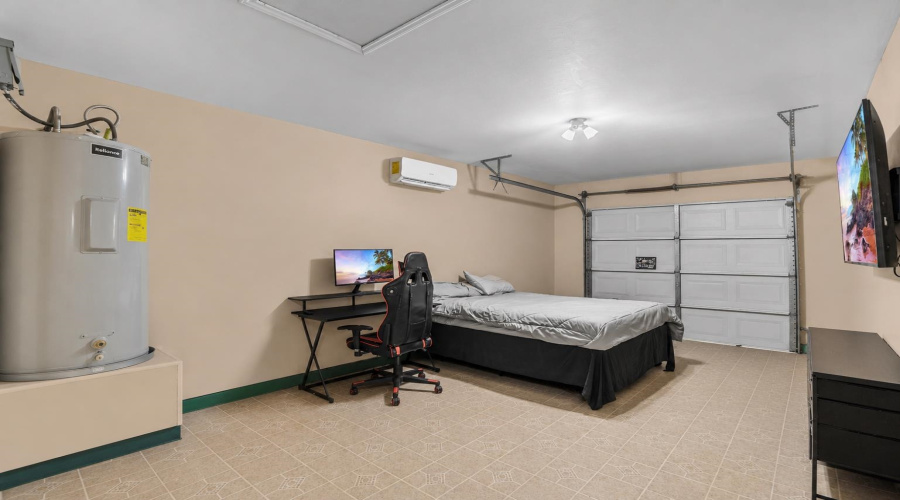 3243 Saint Kathryn Lp, Laredo, Texas 78046, 3 Bedrooms Bedrooms, 5 Rooms Rooms,2 BathroomsBathrooms,Residential,For Sale,3243 Saint Kathryn Lp,20263605