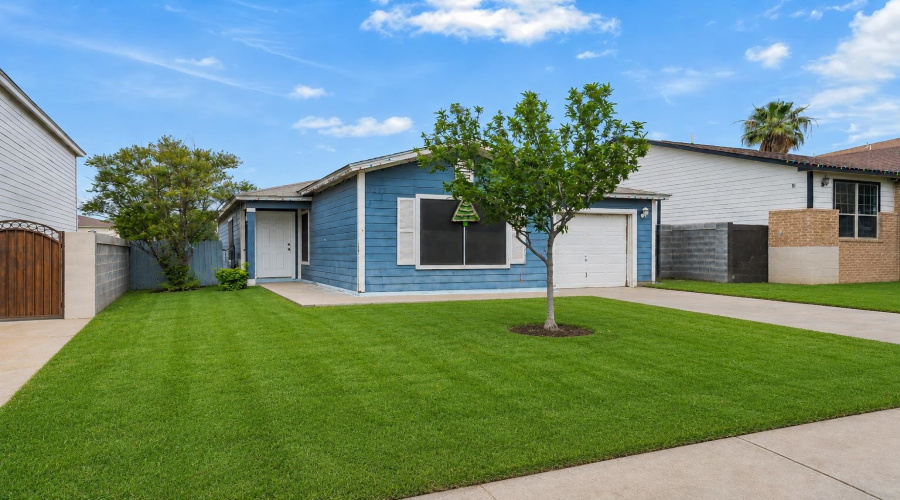 3243 Saint Kathryn Lp, Laredo, Texas 78046, 3 Bedrooms Bedrooms, 5 Rooms Rooms,2 BathroomsBathrooms,Residential,For Sale,3243 Saint Kathryn Lp,20263605