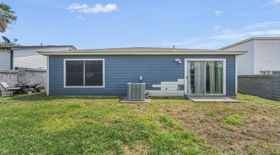 3243 Saint Kathryn Lp, Laredo, Texas 78046, 3 Bedrooms Bedrooms, 5 Rooms Rooms,2 BathroomsBathrooms,Residential,For Sale,3243 Saint Kathryn Lp,20263605