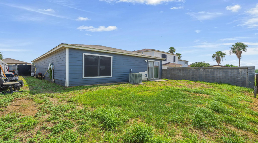 3243 Saint Kathryn Lp, Laredo, Texas 78046, 3 Bedrooms Bedrooms, 5 Rooms Rooms,2 BathroomsBathrooms,Residential,For Sale,3243 Saint Kathryn Lp,20263605