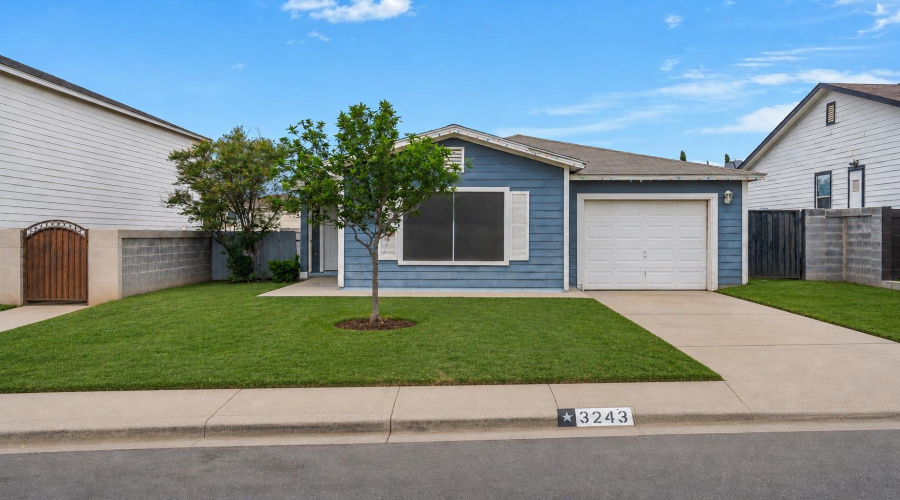 3243 Saint Kathryn Lp, Laredo, Texas 78046, 3 Bedrooms Bedrooms, 5 Rooms Rooms,2 BathroomsBathrooms,Residential,For Sale,3243 Saint Kathryn Lp,20263605