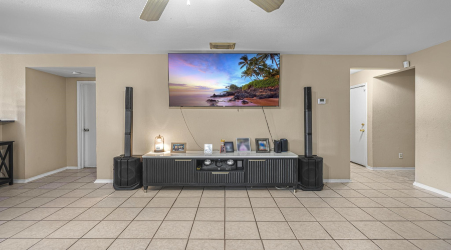 3243 Saint Kathryn Lp, Laredo, Texas 78046, 3 Bedrooms Bedrooms, 5 Rooms Rooms,2 BathroomsBathrooms,Residential,For Sale,3243 Saint Kathryn Lp,20263605