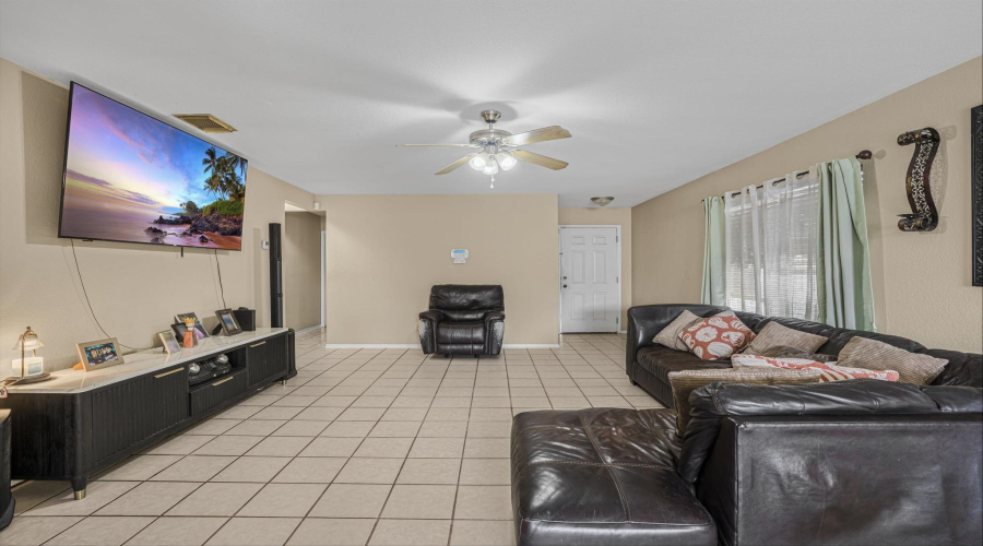 3243 Saint Kathryn Lp, Laredo, Texas 78046, 3 Bedrooms Bedrooms, 5 Rooms Rooms,2 BathroomsBathrooms,Residential,For Sale,3243 Saint Kathryn Lp,20263605