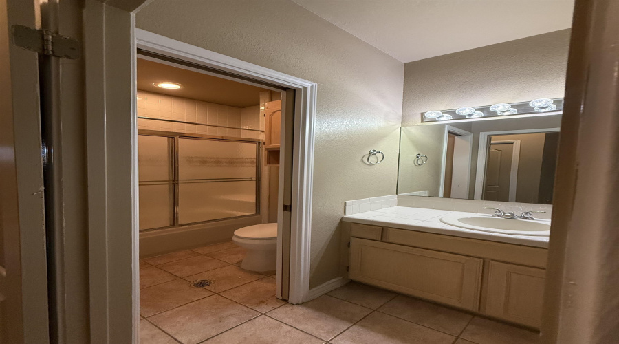1401 Gustavus St, Laredo, Texas 78040, 2 Bedrooms Bedrooms, 5 Rooms Rooms,1 BathroomBathrooms,Residential,For Rent,1401 Gustavus St,20263606