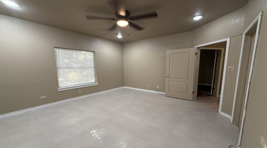 1401 Gustavus St, Laredo, Texas 78040, 2 Bedrooms Bedrooms, 5 Rooms Rooms,1 BathroomBathrooms,Residential,For Rent,1401 Gustavus St,20263606