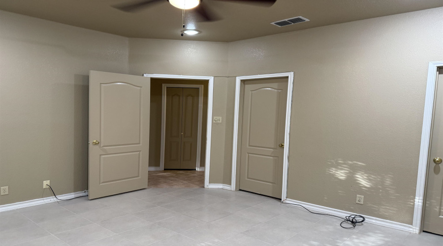 1401 Gustavus St, Laredo, Texas 78040, 2 Bedrooms Bedrooms, 5 Rooms Rooms,1 BathroomBathrooms,Residential,For Rent,1401 Gustavus St,20263606
