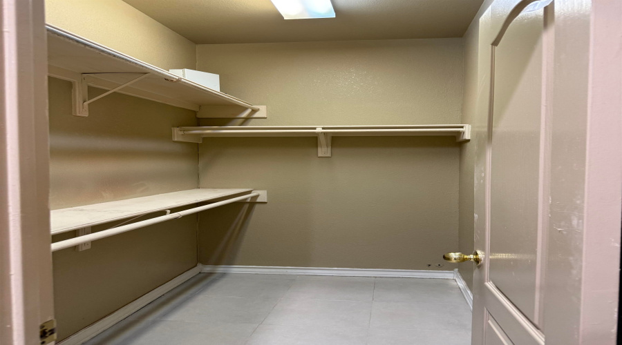 1401 Gustavus St, Laredo, Texas 78040, 2 Bedrooms Bedrooms, 5 Rooms Rooms,1 BathroomBathrooms,Residential,For Rent,1401 Gustavus St,20263606