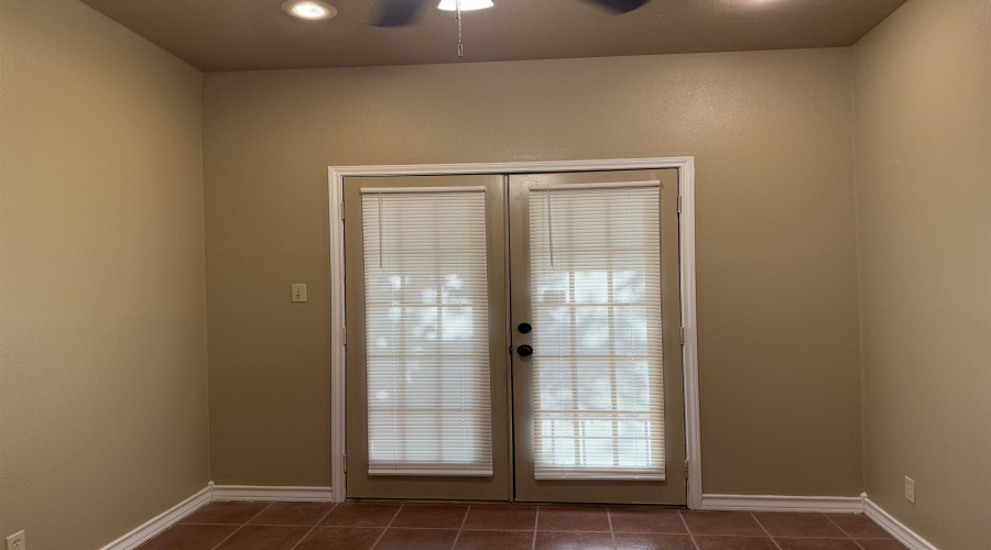 1401 Gustavus St, Laredo, Texas 78040, 2 Bedrooms Bedrooms, 5 Rooms Rooms,1 BathroomBathrooms,Residential,For Rent,1401 Gustavus St,20263606