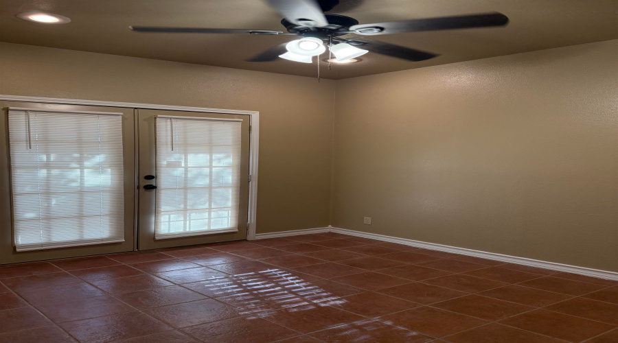 1401 Gustavus St, Laredo, Texas 78040, 2 Bedrooms Bedrooms, 5 Rooms Rooms,1 BathroomBathrooms,Residential,For Rent,1401 Gustavus St,20263606