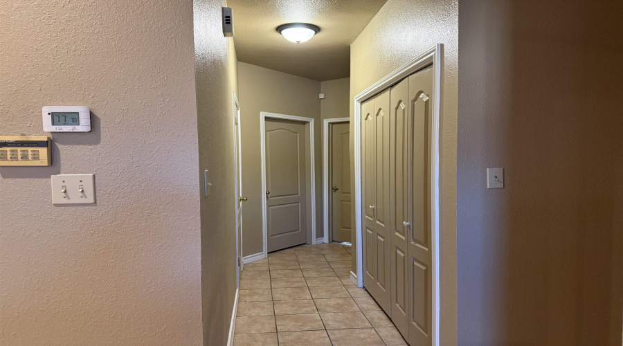 1401 Gustavus St, Laredo, Texas 78040, 2 Bedrooms Bedrooms, 5 Rooms Rooms,1 BathroomBathrooms,Residential,For Rent,1401 Gustavus St,20263606