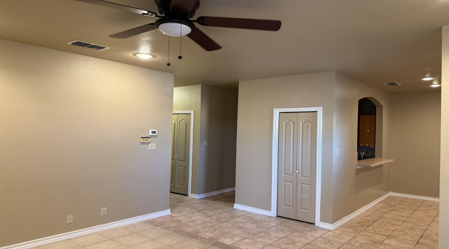 1401 Gustavus St, Laredo, Texas 78040, 2 Bedrooms Bedrooms, 5 Rooms Rooms,1 BathroomBathrooms,Residential,For Rent,1401 Gustavus St,20263606