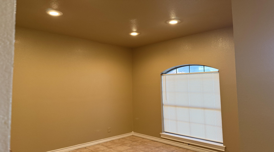 1401 Gustavus St, Laredo, Texas 78040, 2 Bedrooms Bedrooms, 5 Rooms Rooms,1 BathroomBathrooms,Residential,For Rent,1401 Gustavus St,20263606